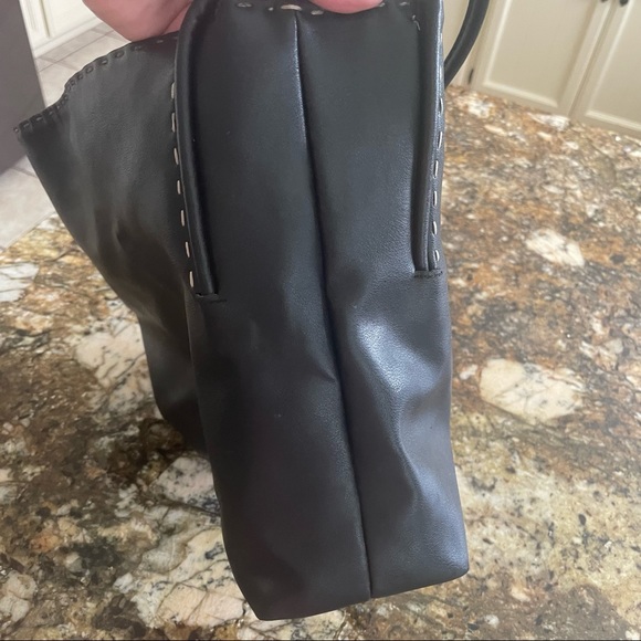 Black PU Leather simple, classy, roomy , lightweight shoulder bag - Picture 4 of 7